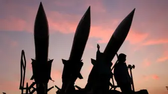 Estados Unidos e Israel atacaron este viernes dos instalaciones nucleares en Irán, donde Washington espera haber cumplido sus objetivos de guerra en un par de semanas.

¡Síguenos en nuestras redes sociales para mantenerte informado!