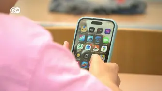 Tras la prohibición de redes sociales para menores de 16 años en Australia, Austria lleva a cabo su propio experimento: sin pantallas, videos ni mensajes, la generación Alfa debe entretenerse de otra forma

¡Síguenos en nuestras redes sociales para mantenerte informado! 

Twitter: https://twitter.com/eleconomista 
Facebook: https://www.facebook.com/ElEconomista.mx 
Instagram: https://www.instagram.com/eleconomistamx 
LinkedIn: https://www.linkedin.com/company/el-economista/ 

#ElEconomista #EETV