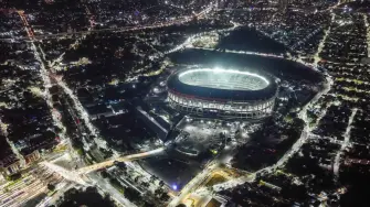 Panorámica nocturna del Estadio Ciudad de México (Antes Estadio Azteca).