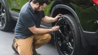 Revisar presión, desgaste y refacción de las llantas antes de salir a carretera puede prevenir fallas, accidentes y mayor consumo.