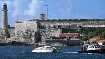 Los barcos, desaparecidos desde el jueves hasta el sábado con nueve personas a bordo, navegan frente al litoral de la capital de la isla en su camino al puerto. 

Para más información del tema, visita: https://www.eleconomista.com.mx/internacionales/llegan-cuba-dos-veleros-ayuda-humanitaria-mexico-relocalizados-20260328-806377.html

¡Síguenos en nuestras redes sociales para mantenerte informado!

Twitter: https://twitter.com/eleconomista 
Facebook: https://www.facebook.com/ElEconomista.mx
Instagram: https://www.instagram.com/eleconomistamx
LinkedIn: https://www.linkedin.com/company/el-economista/

#ElEconomista #Cuba