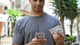 El ahorro y la inversión están estrechamente relacionados.