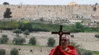 El Patriarca Latino de Jerusalén, Cardenal Pierbattista Pizzaballa, presidió una ceremonia religiosa para conmemorar el Domingo de Ramos en Jerusalén.