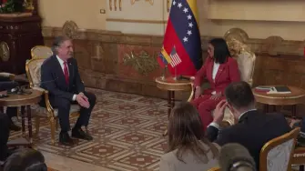 La embajada estadounidense en Caracas reanudó el lunes sus operaciones, tras siete años de relaciones diplomáticas interrumpidas, informó el Departamento de Estado.
¡Síguenos en nuestras redes sociales para mantenerte informado! 

Twitter: https://twitter.com/eleconomista 
Sitio web: https://www.eleconomista.com.mx/ 
Facebook: https://www.facebook.com/ElEconomista.mx 
Instagram: https://www.instagram.com/eleconomistamx 

#ElEconomista #EETV