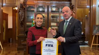 La presidenta Claudia Sheinbaum y el presidente de la FIFA, Gianni Infantino