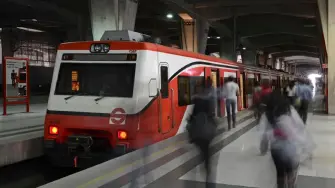 El concesionario detalló este viernes que el incremento corresponderá únicamente al precio del pasaje e instó a los usuarios a actualizar la aplicación digital "Mi Suburbano".

Para más información del tema, visita: https://www.eleconomista.com.mx/estados/tren-suburbano-aumentara-tarifas-partir-domingo-5-abril-20260403-807204.html

¡Síguenos en nuestras redes sociales para mantenerte informado!

Twitter: https://twitter.com/eleconomista 
Facebook: https://www.facebook.com/ElEconomista.mx
Instagram: https://www.instagram.com/eleconomistamx
LinkedIn: https://www.linkedin.com/company/el-economista/

#ElEconomista #TrenSuburbano