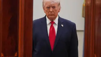 El presidente estadounidense pareció ampliar su plazo para que Irán llegue a un acuerdo para reabrir el estrecho de Ormuz.

Para más información del tema, visita: https://www.eleconomista.com.mx/internacionales/trump-dice-fox-news-hay-buena-posibilidad-alcanzar-acuerdo-iran-lunes-20260405-807276.html

¡Síguenos en nuestras redes sociales para mantenerte informado!

Twitter: https://twitter.com/eleconomista 
Facebook: https://www.facebook.com/ElEconomista.mx
Instagram: https://www.instagram.com/eleconomistamx
LinkedIn: https://www.linkedin.com/company/el-economista/

#ElEconomista #Trump #Irán