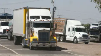 El presidente de la Cámara Nacional del Autotransporte de Carga consideró que se debe apostar al diálogo y no a los bloqueos de carreteras para resolver las problemáticas qué enfrenta el sector.

Para más información del tema, visita: https://www.eleconomista.com.mx/empresas/dialogo-transportistas-protestan-debe-carretera-canacar-20260406-807430.html
Twitter: https://twitter.com/eleconomista   
Sitio web: https://www.eleconomista.com.mx/   
Facebook: https://www.facebook.com/ElEconomista.mx   
 
#ElEconomista  #EETV