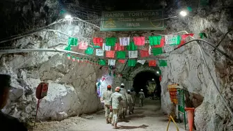 Labores de rescate en la mina de Santa Fe, en la localidad de Chele, municipio de El Rosario, Sinaloa.