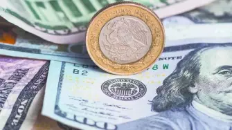 La cotización alcanzó un mínimo de 17.36, ganando hasta 2%, aunque más tarde Irán emitió una declaración de violación al cese del fuego y el precio volvió a subir.

Para más información del tema, visita: https://www.eleconomista.com.mx/mercados/precio-dolar-hoy-8-abril-2026-cuanto-cerro-20260408-807806.html

¡Síguenos en nuestras redes sociales para mantenerte informado!

Twitter: https://twitter.com/eleconomista 
Facebook: https://www.facebook.com/ElEconomista.mx
Instagram: https://www.instagram.com/eleconomistamx
LinkedIn: https://www.linkedin.com/company/el-economista/

#ElEconomista #TipodeCambio