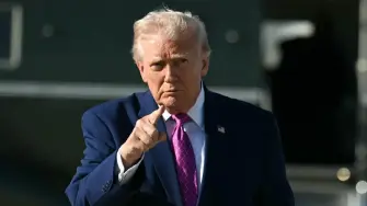 El presidente de Estados Unidos afirmó que Irán no tiene "ninguna carta" en la negociación más allá del control del estrecho de Ormuz.

Para más información del tema, visita: https://www.eleconomista.com.mx/internacionales/trump-afirma-estrecho-ormuz-sera-reabierto-pronto-20260410-808204.html

¡Síguenos en nuestras redes sociales para mantenerte informado!

Twitter: https://twitter.com/eleconomista 
Facebook: https://www.facebook.com/ElEconomista.mx
Instagram: https://www.instagram.com/eleconomistamx
LinkedIn: https://www.linkedin.com/company/el-economista/

#ElEconomista #Trump #EstrechodeOrmuz