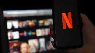 Los incrementos fueron comunicados directamente por correo electrónico a los usuarios y responden, según ambas compañías, a inversiones en contenido y mejoras en la experiencia de entretenimiento.

Para más información del tema, visita: https://www.eleconomista.com.mx/empresas/netflix-disney-suben-precios-mexico-son-nuevas-tarifas-aplican-20260411-808266.html

¡Síguenos en nuestras redes sociales para mantenerte informado!

Twitter: https://twitter.com/eleconomista 
Facebook: https://www.facebook.com/ElEconomista.mx
Instagram: https://www.instagram.com/eleconomistamx
LinkedIn: https://www.linkedin.com/company/el-economista/

#ElEconomista #Netflix #Disney