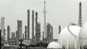 La petrolera mexicana informó que ⁠fue contenido un derrame ⁠de diésel en ‌el muelle de su refinería Deer Park, en Texas, ocasionado por la interacción de dos barcos ‌privados.

Para más información del tema, visita: https://www.eleconomista.com.mx/empresas/pemex-contuvo-derrame-diesel-muelle-refineria-deer-park-20260413-808430.html

Twitter: https://twitter.com/eleconomista 
Sitio web: https://www.eleconomista.com.mx/ 
Facebook: https://www.facebook.com/ElEconomista.mx 
Instagram: https://www.instagram.com/eleconomistamx 

#ElEconomista #EETV #Mercados