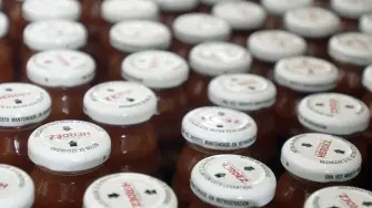 El descenso de luego del anuncio de una alianza con Froneri para el negocio de helados.

Para más información del tema, visita: https://www.eleconomista.com.mx/mercados/acciones-grupo-herdez-encaminan-registrar-peor-caida-20260413-808466.html 

Twitter: https://twitter.com/eleconomista 
Sitio web: https://www.eleconomista.com.mx/ 
Facebook: https://www.facebook.com/ElEconomista.mx 
Instagram: https://www.instagram.com/eleconomistamx 

#ElEconomista #EETV #Mercados