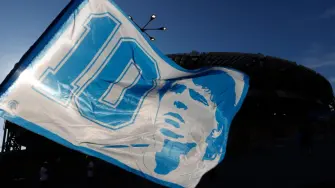 El ícono del fútbol argentino murió a los 60 años el 25 de noviembre de 2020 a causa de una crisis cardiorrespiratoria y un edema pulmonar.