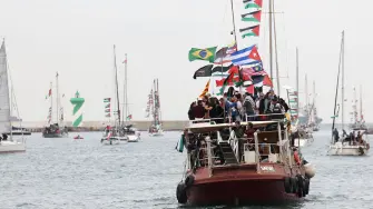 Una flotilla de activistas propalestinos de unas 40 embarcaciones zarpó el miércoles de Barcelona rumbo a Gaza en un nuevo intento de romper el bloqueo israelí y entregar ayuda al devastado territorio, informaron los organizadores.

¡Síguenos en nuestras redes sociales para mantenerte informado!