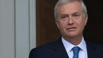 Chile's President Jose Antonio Kast gestures on the balcony of the Casa Rosada government palace after a meeting with Argentinas President Javier Milei (out of frame), in Buenos Aires on April 6, 2026. Kast's first trip abroad since taking office in March continues the tradition of Chilean presidents making Argentina their first official state trip. Politically aligned, Kast and Argentina's libertarian President Javier Milei are close allies of US President Donald Trump and are part of the growing rightward push in the region. (Photo by Juan Mabromata / AFP)