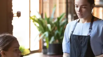 Cuando una persona abandona su puesto de trabajo la empresa pierde conocimiento acumulado.