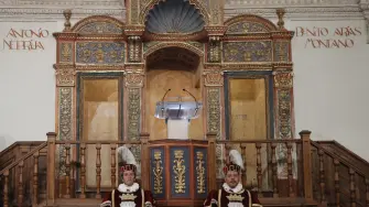 Atril de la ceremonia de entrega del Premio Cervantes en la Universidad de Alcalá de Henares.
