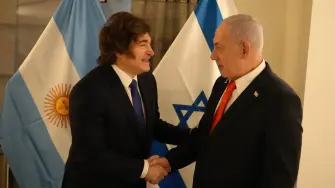 El presidente de Argentina, Javier Milei, aseguró este domingo en su tercera visita a Israel como jefe de Estado, que la guerra contra Irán lanzada por Israel y Estados Unidos es "lo correcto" y reiteró la voluntad de trasladar la embajada de su país a Jerusalén.