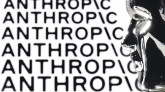 A principios de este ⁠mes, Anthropic presentó Mythos, su modelo de IA más avanzado hasta la fecha, dotado de ⁠sofisticadas capacidades y diseñado para tareas defensivas de ciberseguridad.

¡Síguenos en nuestras redes sociales para mantenerte informado!