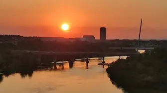 Vista del atardecer en Zaragoza, España