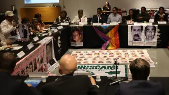 Un grupo de familiares de desaparecidos se reunió con el diplomático.