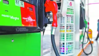 La presidenta Claudia Sheinbaum aseguró en la reunión del martes con empresarios gasolineros que partir de septiembre todo pago de gasolina y casetas será mediante tarjeta o sistema CODI del Banxico.

¡Síguenos en nuestras redes sociales para mantenerte informado!