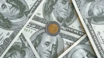 El tipo de cambio se mueve errático y con pocos cambios en un mercado que espera noticias sobre la guerra de Estados Unidos con Irán.

Para más información del tema, visita: https://www.eleconomista.com.mx/mercados/precio-dolar-hoy-24-abril-2026-cuanto-cerro-20260424-810359.html

¡Síguenos en nuestras redes sociales para mantenerte informado!

Twitter: https://twitter.com/eleconomista 
Facebook: https://www.facebook.com/ElEconomista.mx
Instagram: https://www.instagram.com/eleconomistamx
LinkedIn: https://www.linkedin.com/company/el-economista/

#ElEconomista #TipodeCambio