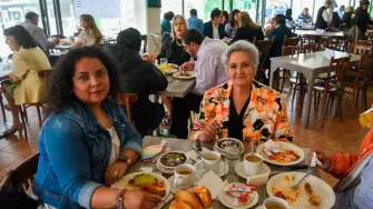 Al tratarse de una práctica habitual en el mercado, la iniciativa busca elevarla a un estándar para que el Día de las Madres se considere festivo oficial para todos los trabajadores.