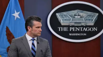 "Nadie navega desde el estrecho de ​Ormuz hacia ningún lugar del mundo sin el ⁠permiso de ⁠la Marina ⁠estadounidense", afirmó el secretario de la Defensa de Estados Unidos.

Para más información del tema, visita: https://www.eleconomista.com.mx/internacionales/hegseth-afirma-bloqueo-eu-iran-extendiendo-nivel-mundial-20260424-810349.html

¡Síguenos en nuestras redes sociales para mantenerte informado!

Twitter: https://twitter.com/eleconomista 
Facebook: https://www.facebook.com/ElEconomista.mx
Instagram: https://www.instagram.com/eleconomistamx
LinkedIn: https://www.linkedin.com/company/el-economista/

#ElEconomista #Irán #EstrechodeOrmuz