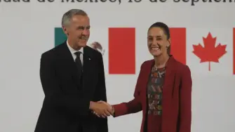 La conversación telefónica con el funcionario canadiense se da luego de que el representante comercial de Estados Unidos, Jamieson Greer, se reunió este lunes con la jefa del Ejecutivo, funcionarios y empresarios mexicanos para continuar con las negociaciones a pocos meses de que inicien la revisión del T-MEC.

¡Síguenos en nuestras redes sociales para mantenerte informado!