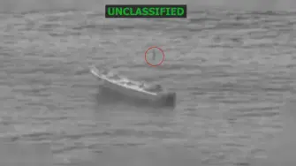 Narcolancha detectada y destruida en aguas del Pacífico.