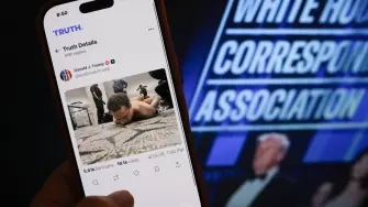 El hombre acusado del tiroteo en una gala de medios a la que asistió el presidente estadounidense, Donald Trump, fue procesado este lunes en un tribunal bajo cargos de intentar asesinar al mandatario y por dos delitos relacionados con armas de fuego.

¡Síguenos en nuestras redes sociales para mantenerte informado!