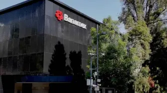 Citi mencionó que una vez que ocurra el cierre del 24% comprometido, sumado a la adquisición de la participación accionaria del 25% de Fernando Chico Pardo, como el accionista de referencia, habrá vendido el 49% del total de acciones de Banamex.

Para más información del tema, visita: https://www.eleconomista.com.mx/sectorfinanciero/citi-cierra-venta-22-6-banamex-total-24-anunciado-febrero-20260429-811165.html

¡Síguenos en nuestras redes sociales para mantenerte informado!

Twitter: https://twitter.com/eleconomista 
Facebook: https://www.facebook.com/ElEconomista.mx
Instagram: https://www.instagram.com/eleconomistamx
LinkedIn: https://www.linkedin.com/company/el-economista/

#ElEconomista #Citi #Banamex