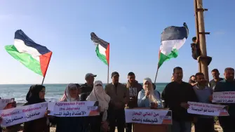 El ejército israelí interceptó barcos con ayuda a Gaza y detuvo a decenas de activistas, quienes serán trasladados a Grecia.

¡Síguenos en nuestras redes sociales para mantenerte informado!