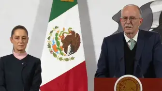 El Gobierno federal detalló que el funcionario apoyará a la administración de Claudia Sheinbaum "asesorando y coordinando temas internacionales del campo y otras tareas estratégicas", a unas semanas de que inicie el proceso de revisión del T-MEC.

Para más información del tema, visita: https://www.eleconomista.com.mx/politica/julio-berdegue-deja-secretaria-agricultura-desarrollo-rural-sustituira-columba-lopez-20260501-811518.html

¡Síguenos en nuestras redes sociales para mantenerte informado!

Twitter: https://twitter.com/eleconomista 
Facebook: https://www.facebook.com/ElEconomista.mx
Instagram: https://www.instagram.com/eleconomistamx
LinkedIn: https://www.linkedin.com/company/el-economista/

#ElEconomista #Sader #JulioBerdegué