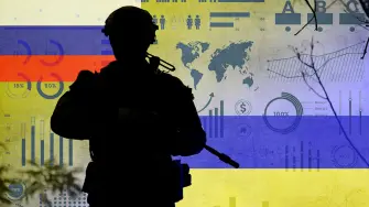 Rusia y Ucrania se atacaron mutuamente este viernes, rompiendo de facto el alto el fuego unilateral declarado por Moscú para las conmemoraciones del fin de la Segunda Guerra Mundial.