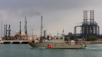 Asia recibió este jueves su primer cargamento de combustóleo procedente de México ⁠en nueve meses.

Para más información del tema, visita: 
https://www.eleconomista.com.mx/empresas/asia-recibe-primer-cargamento-combustoleo-mexicano-9-meses-interrupciones-guerra-20260508-812586.html  

¡Síguenos en nuestras redes sociales para mantenerte informado! 

Twitter: https://twitter.com/eleconomista 
Facebook: https://www.facebook.com/ElEconomista.mx 
Instagram: https://www.instagram.com/eleconomistamx 
LinkedIn: https://www.linkedin.com/company/el-economista/ 

#ElEconomista #EETV #Empresas