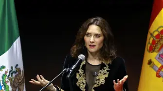 La jefa del Ejecutivo madrileño, Isabel Díaz Ayuso, decidio "suspender la tercera parte del viaje que estaba prevista en Monterrey y volver a Madrid" ante el "clima de boicot" del que ha acusado a la presidenta de México, Claudia Sheinbaum, y al "gobierno de ultraizquierda mexicano".