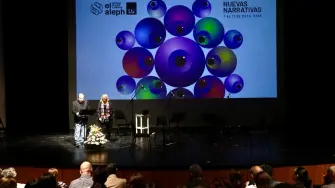 La doctora en medicina y filosofía, neurocientífica, patóloga y compositora Elaine Bearer