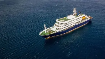 Decenas de ocupantes del crucero Hondius, que sufrió un brote de hantavirus, desembarcaron el domingo en el puerto de Granadilla, en la isla española de Tenerife, en una operación de evacuación a sus países que finalizará el lunes.

¡Síguenos en nuestras redes sociales para mantenerte informado!

Twitter: https://twitter.com/eleconomista 
Facebook: https://www.facebook.com/ElEconomista.mx
Instagram: https://www.instagram.com/eleconomistamx
LinkedIn: https://www.linkedin.com/company/el-economista/

#ElEconomista #Hantavirus #OMS