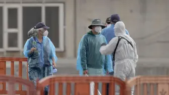 Para limitar los riesgos de transmisión del hantavirus, para el que no hay ni tratamiento ni vacuna, la OMS preconiza varias medidas, como que las personas evacuadas del barco guarden cuarentena, que su situación se vigile o permanecer alerta a eventuales síntomas.

¡Síguenos en nuestras redes sociales para mantenerte informado!