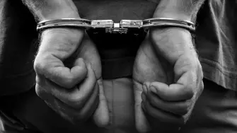 La policía de Sudáfrica informó este miércoles el desmantelamiento de un laboratorio de metanfetamina valorado en varios millones de dólares y el arresto de 11 sospechosos, entre ellos cuatro mexicanos.

Para más información del tema, visita: https://www.eleconomista.com.mx/internacionales/sudafrica-arresta-4-mexicanos-desmantelar-laboratorio-metanfetaminas-refugio-safari-20260513-813339.html

Twitter: https://twitter.com/eleconomista 
Sitio web: https://www.eleconomista.com.mx/ 
Facebook: https://www.facebook.com/ElEconomista.mx 
Instagram: https://www.instagram.com/eleconomistamx 

#ElEconomista #EETV #Geopolitica