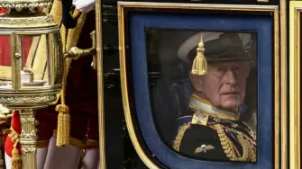El tradicional discurso anual del rey, que pronunció el miércoles Carlos III en el Parlamento, en el que el gobierno británico presentó su programa venidero, quedó eclipsado por la crisis del ejecutivo laborista, con el primer ministro, Keir Starmer, luchando por mantener su puesto.