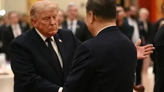 China's President Xi Jinping (R) shakes hands with US President Donald Trump as they attend a state banquet at the Great Hall of the People in Beijing on May 14, 2026. (Photo by Brendan SMIALOWSKI / AFP)