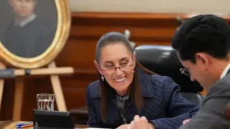 La presidenta Claudia Sheinbaum tuvo este viernes una llamada con su homólogo estadounidense, Donald Trump, en la que hablaron sobre seguridad y las pláticas sobre comercio entre México y Estados Unidos.

Para más información del tema, visita: https://www.eleconomista.com.mx/politica/sheinbaum-llamada-trump-hablan-sobre-seguridad-visita-delegacion-eu-mexico-20260515-813751.html

¡Síguenos en nuestras redes sociales para mantenerte informado!

Twitter: https://twitter.com/eleconomista 
Facebook: https://www.facebook.com/ElEconomista.mx
Instagram: https://www.instagram.com/eleconomistamx
LinkedIn: https://www.linkedin.com/company/el-economista/

#ElEconomista #Sheinbaum #Trump