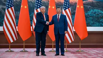 Donald Trump afirmó este viernes haber cerrado "acuerdos comerciales fantásticos" con su par chino, Xi Jinping, en la sesión final de una cumbre en Pekín en la que, según el presidente estadounidense, también recibió un ofrecimiento de ayuda para reabrir el estrecho de Ormuz.