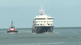 El crucero que desató alarma internacional por un brote de hantavirus atracó el lunes en el puerto de Róterdam, con el mínimo de la tripulación que deberá cumplir varias semanas de cuarentena. 

¡Síguenos en nuestras redes sociales para mantenerte informado! 

Twitter: https://twitter.com/eleconomista 
Facebook: https://www.facebook.com/ElEconomista.mx 
Instagram: https://www.instagram.com/eleconomistamx 
LinkedIn: https://www.linkedin.com/company/el-economista/ 

#ElEconomista #EETV #AFP