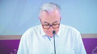 La Secretaría de Hacienda y Crédito Público, a través de la Unidad de Inteligencia Financiera (UIF), congeló este lunes las cuentas en el país del gobernador con licencia de Sinaloa, Ruben Rocha Moya.

Para más información del tema, visita: 
https://www.eleconomista.com.mx/sectorfinanciero/uif-congela-cuentas-rocha-moya-corresponsalia-bancos-mexico-eu-20260518-814062.html 

¡Síguenos en nuestras redes sociales para mantenerte informado! 

Twitter: https://twitter.com/eleconomista 
Facebook: https://www.facebook.com/ElEconomista.mx 
Instagram: https://www.instagram.com/eleconomistamx 
LinkedIn: https://www.linkedin.com/company/el-economista/ 

#ElEconomista #EETV #SectorFinanciero